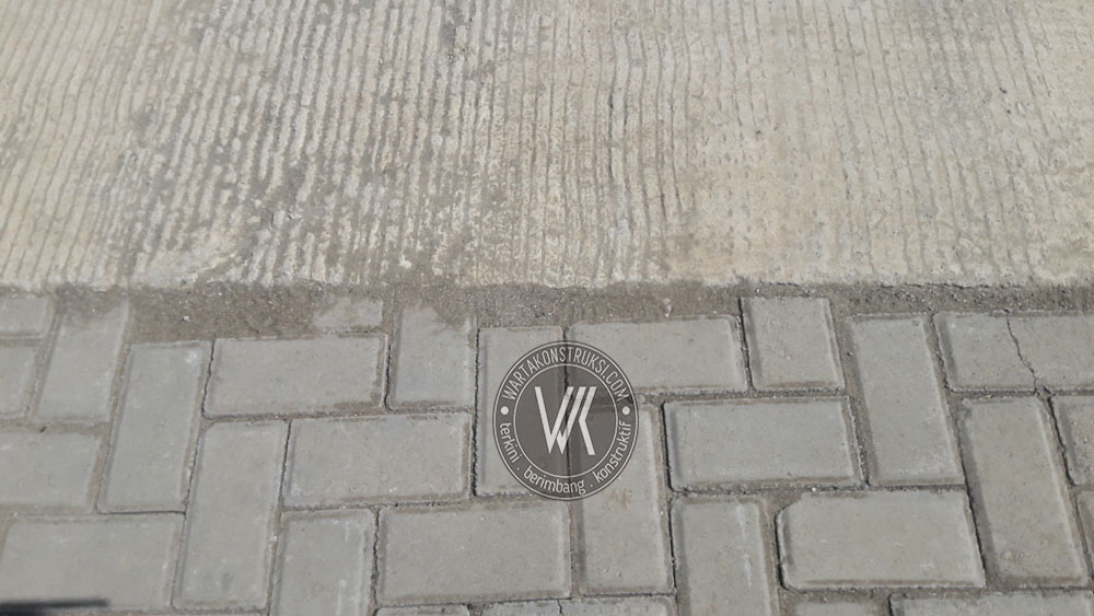 Peasangan+konblok+embung+Blubuk+tidak+rapi%2C+bergelombang+dan+retak