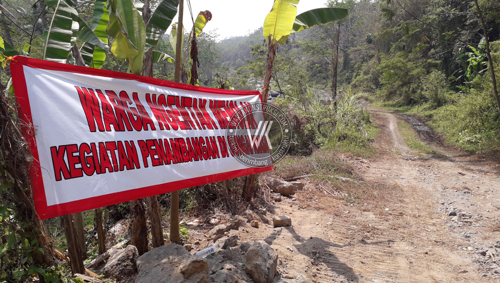 Warga+memaksa+pemrakarsa+menyingkirkan+alat+berat